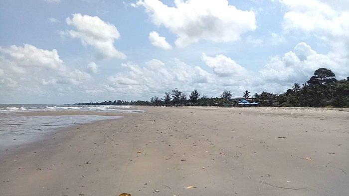 Obyek Wisata Pantai Angsana, Kecamatan Angsana, Kabupaten Tanah Bumbu.