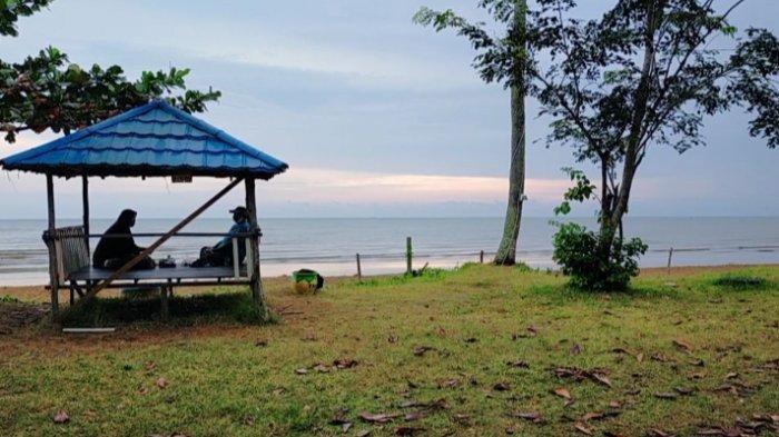 Pantai Taman Hijau Rindah (THR) Papadaan di kawasan Kecamatan Takisung, Kabupaten Tanahlaut Provinsi Kalimantan Selatan.