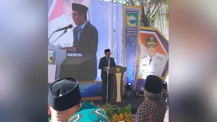 ACARA PENYAMBUTAN - Ketua DPRD Tala H Khairil Anwar menyampaikan sambutan pada acara penyambutan Bupati/Wabup Tala, Jumat (21/2/2025) pagi.