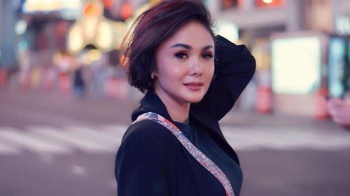 Penyanyi Yuni Shara.