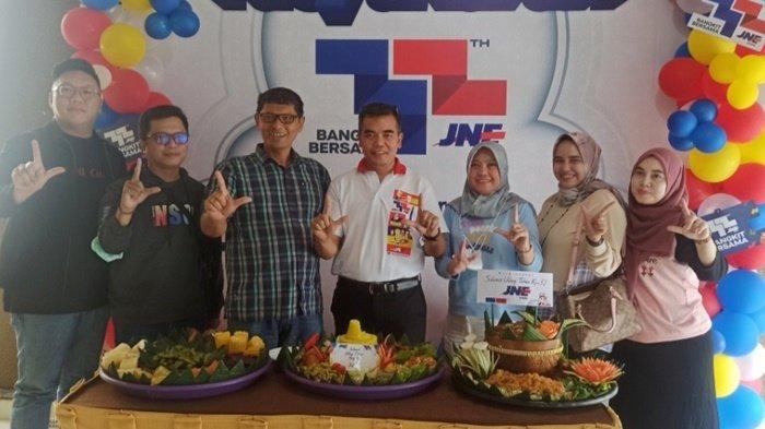 HUT ke-32, JNE Banjarmasin Adakan Syukuran, Beri Santunan ke Anak Yatim