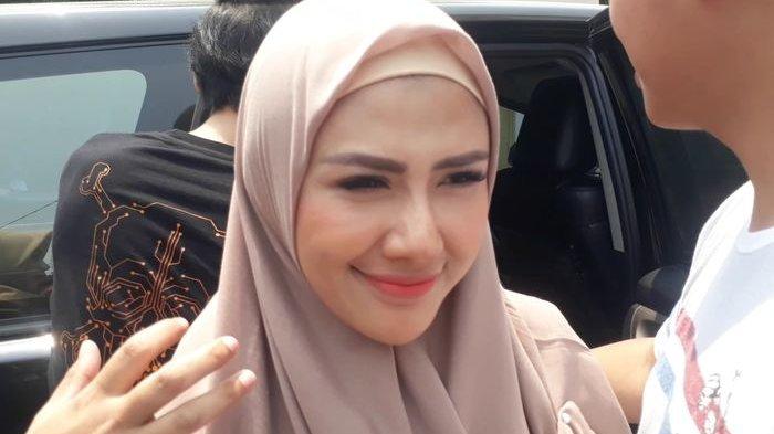 Rey Utami saat dibawa ke Kejaksaan Negeri Jakarta Selatan pada Kamis (24/10/2019).