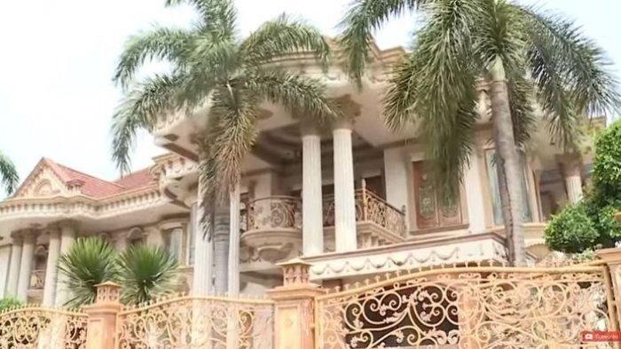Rumah mewah Muzdalifah dan Fadel Islami