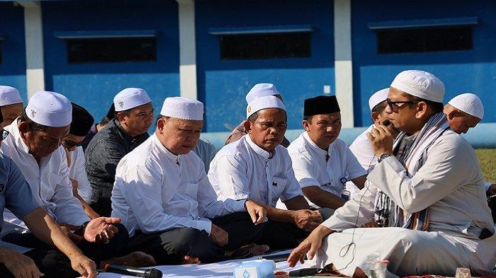 Guru H Muhammad Sam'ani SAg saat memberikan tausiyah pada pelaksanaan Salat Istisqa yang dilaksanakan PTAM Intan Banjar, Jumat (8/9/2023).