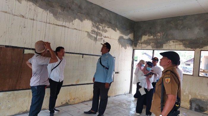 JPN saat melakukan pengawasan dan monitoring pembangunan fasilitas pendidikan dua unit sekolah di HST