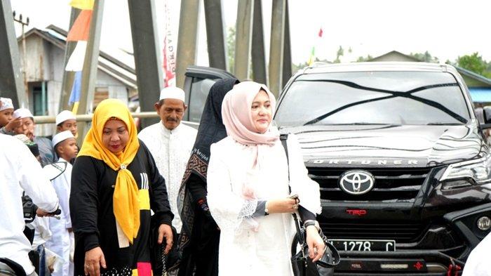 Ketua TP PKK Kotabaru Hajjah Fatma Idiana menghadiri peringatan Haul ke-45 Habib Thoha Bin Seggaf Al-Aydrus
