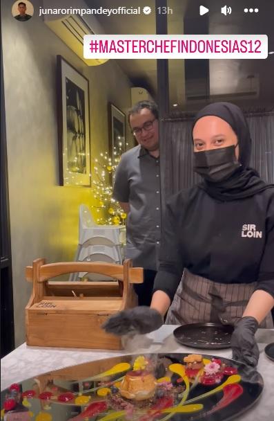 Chef Juna memamerkan calon kontestan MasterChef Indonesia 12 (Instagram/junarorimpandey)
