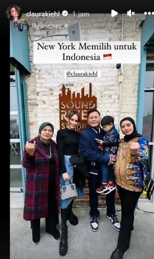 Cinta Laura kala mendatangi TPS di New York.