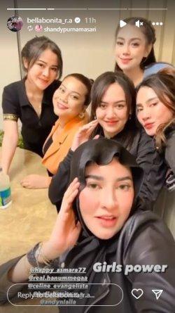 Momen Bella Bonita bersama Happy Asmara, Shandy Purnamasari, Celine Evangelista, serta Hanum Mega.