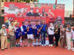 Ketua-KONI-Kapuas-Saferaniansyah-dan-atlet-tenis-lapangan-peraih-emas-Porprov-Kalteng-30072023.jpg