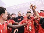 Pemain-Liverpool-melakukan-pesta-selebrasi-setelah-meraih-gelar-juara-Liga-Inggris.jpg