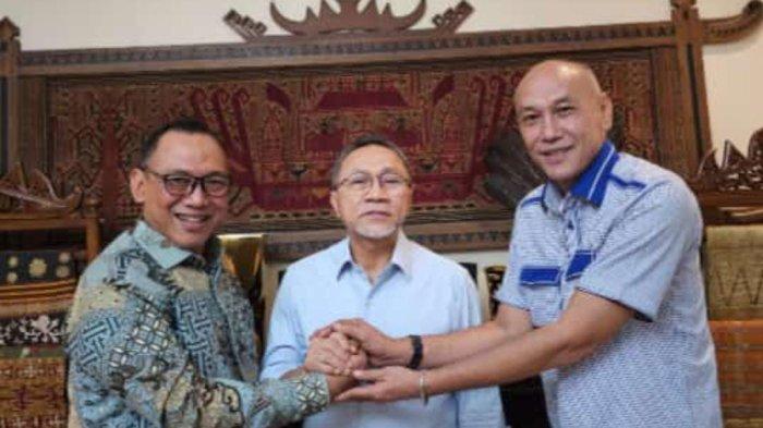 Bakal calon Wali Kota Cilegon, Helldy Agustian dan politisi Partai Amanat Nasional (PAN), Alawi Mahmud menemui Ketum PAN Zulkifli Hasan.