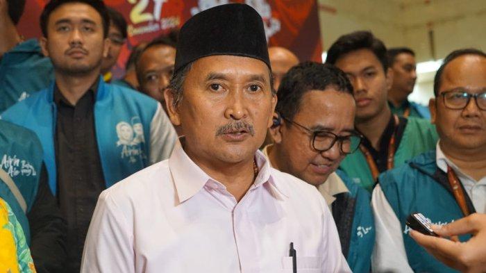 Calon Wakil Gubernur Banten, Ade Sumardi menyoroti program sekolah gratis negeri dan swasta rivalnya, Andra Soni-Dimyati Natakusumah.