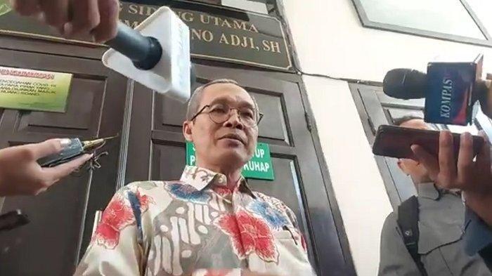 Wakil Ketua KPK Alexander Marwata usai jalani sidang sebagai saksi di sidang prpaperadilan Firli di PN Jakarta Selatan, Kamis (14/12/2023).
