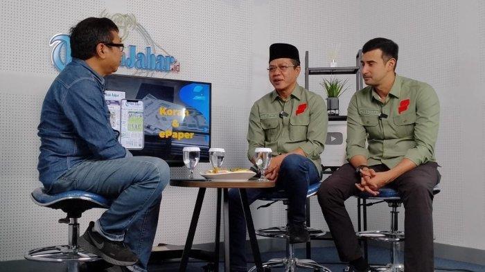 BUPATI BANDUNG - Pasangan calon Bupati dan Wakil Bupati Bandung nomor urut 2, Dadang Supriatna - Ali Syakieb bersilahturahmi ke Graha Tribun Jabar di Jalan Sekelimus Utara 4-6, Soekarno-Hatta, Kota Bandung pada Rabu (25/9/2024).