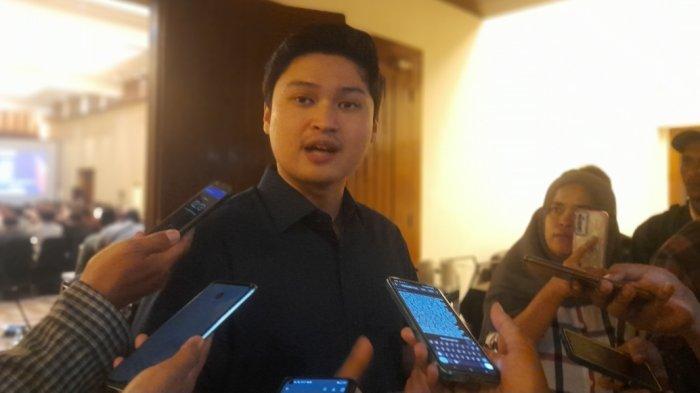 Anggota Komisi I DPR RI, Rizki Natakusumah menjadi pembicara di acara Ngobrol Bareng Legislator, di salah satu hotel di Kota Serang, Senin (10/4/2023).