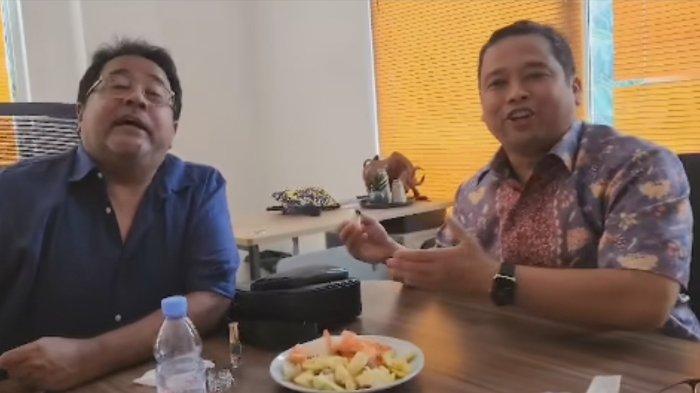 Arief Wismansyah dan Rano Karno asyik ngerujak bareng.
