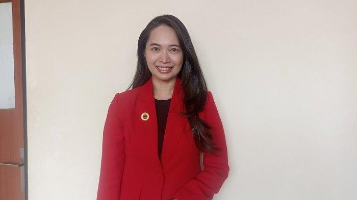 Artis Verlita Evelyn Saba maju mencalonkan diri menjadi bakal calon anggota legislatif (bacaleg) DPRD Provinsi Banten. Verlita Evelyn mencalonkan diri sebagai bacaleg dari PDI Perjuangan.  Verlita Evelyn terdaftar sebagai bacaleg DPRD Banten untuk daerah pemilihan IX Kota Tangerang Selatan.  Verlita Evelyn mengaku mengikuti jejak orang tua untuk terjun ke dunia politik.