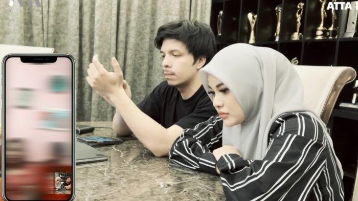 Atta Halilintar dan Aurel Hermansyah saat video call dengan pembully Ameena.