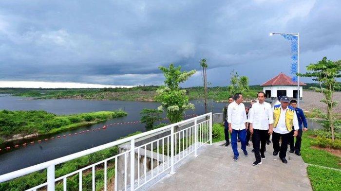 Bendungan Karian merupakan bendungan terbesar ketiga di Indonesia yang terletak di Desa Pasirtanjung, Kecamatan Rangkasbitung, Kabupaten Lebak, Banten