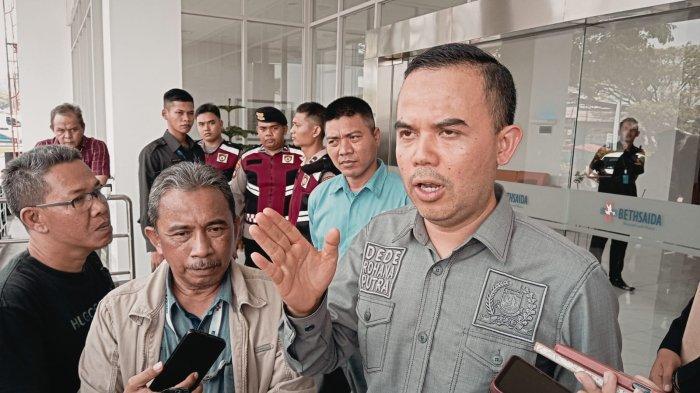 Anggota DPRD Dede Rohana dan Warga Geruduk Rumah Sakit di Cilegon, Apa ...