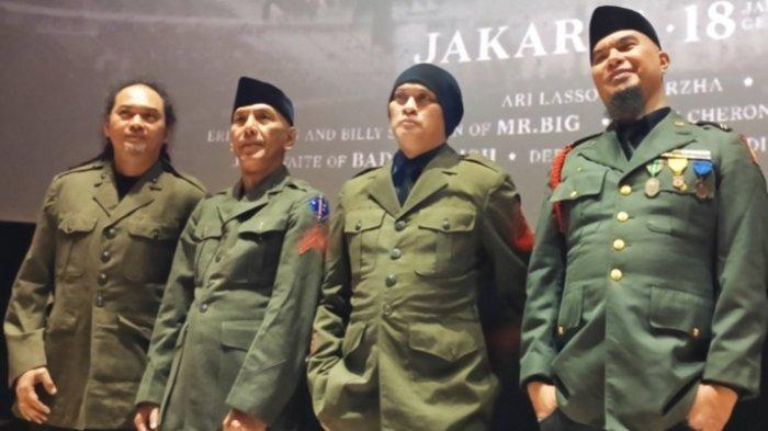 Dewa 19, yakni Ahmad Dhani (vokal/keyboard), Andra Ramadhan (gitar) dan Yuke Sampurna (bass), serta Agung (drum) di fX Lifestyle Plaza, Jalan Sudirman, Senayan, Jakarta Pusat, Selasa (10/9/2024). Konser Dewa 19 featuring All Stars 2.0 digelar di Stadion Utama Gelora Bung Karno (SUGBK) Senayan, Jakarta Pusat, pada 18 Januari 2025. 