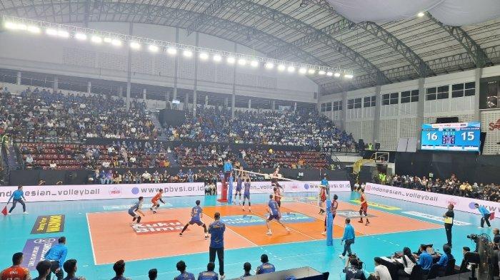 Laga Final four Proliga 2025 seri Solo antara Jakarta Lavani vs Surabaya Samator berlangsung seru, Kamis (1/5/2025) malam.