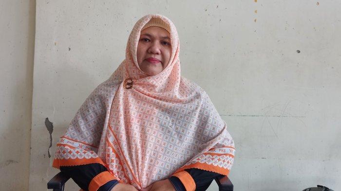 Erna Yuliawati Anggota DPRD Kota Serang dari PKS pengganti Nur Agis Aulia, saat ditemui di kediamannya, Sabtu (31/8/2024)