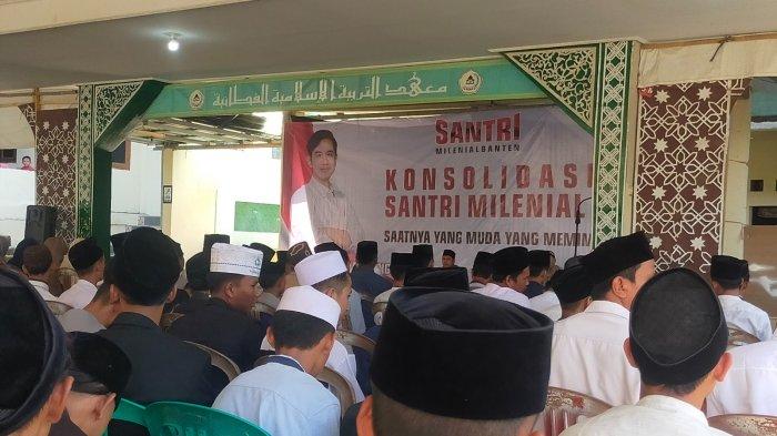 Santri milenial Banten melakukan deklarasi dukung Wali Kota Solo, Gibran Rakabuming Raka jadi pemimpin di Indonesia, Senin (9/10/2023).