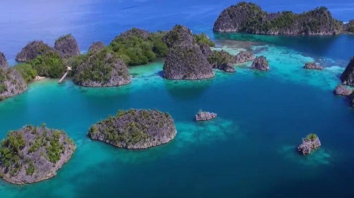 Gugusan pulau indah di Raja Ampat.