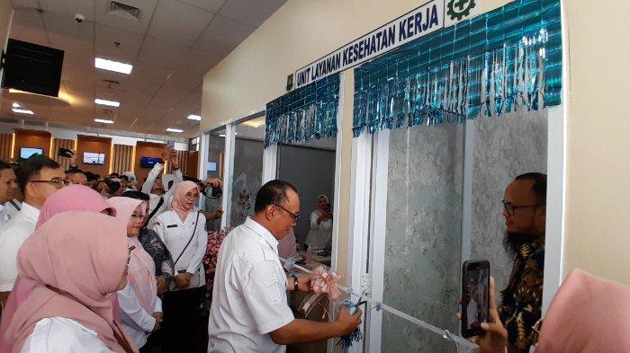 Wali Kota Cilegon, Helldy Agustian baru saja meresmikan lima gerai pelayanan publik di Mall Pelayanan Publik (MPP) Kota Cilegon.