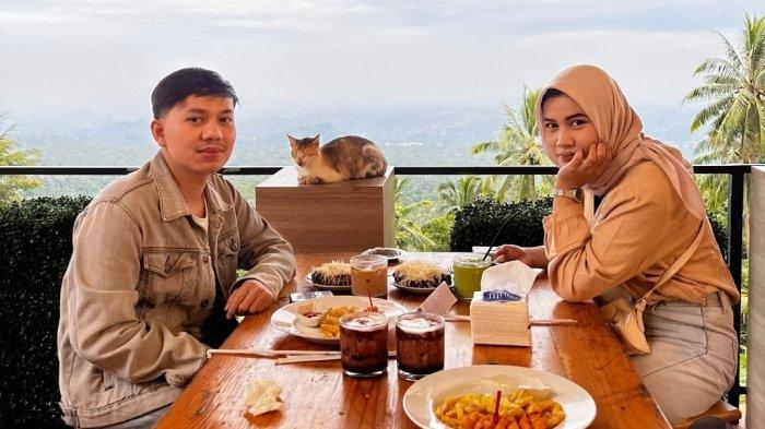 Pemgunjung kafe Imah Kopi Gunung Karang.