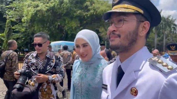 BUPATI BANDUNG BARAT  - Tangkapan layar video wawancara Bupati Bandung Barat Jeje Ritchie Ismail alias Jeje Govinda didampingi Syahnaz Sadiqah seusai pelantikan di Istana Kepresidenan, Jakarta, Kamis (20/2/2025). TribunJakarta/Dwi Putra Kesuma