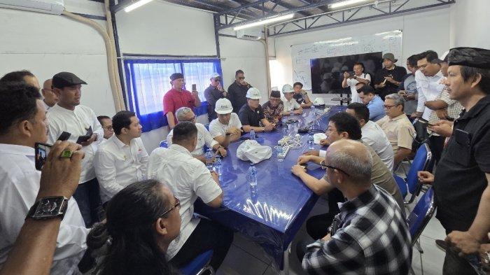Kadin dan Ormas di Kota Cilegon saat audensi bersama pihak pabrik Chandra Asri. Selasa, (13/5/2025).