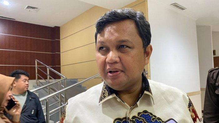 ATURAN WISUDA SISWA- Kadisdikbud Tangsel Deden Deni saat ditemui di Gedung DPRD Kota Tanggerang Selatan, Jumat, (7/2/2025). Disdikbud Tangsel mengeluarkan peraturan baru jelang wisuda siswa hingga larangan pungli.