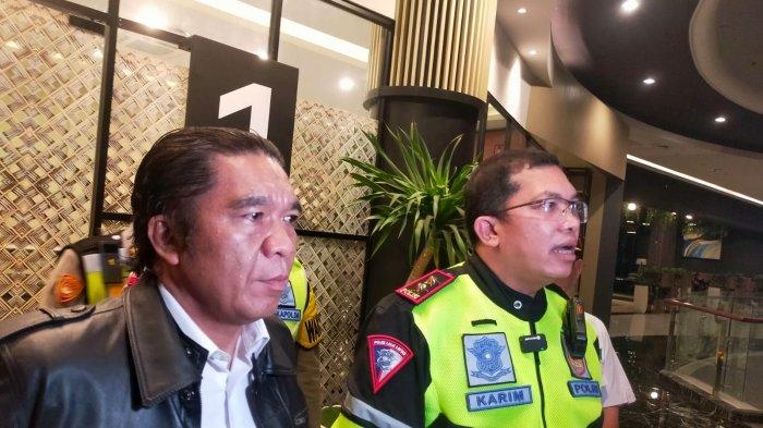 Kapolda Banten Irjen Pol Abdul Karim didampingi Pj Gubernur Banten Al Muktabar saat berada di Pelabuhan Merak, Minggu (7/4/2024).