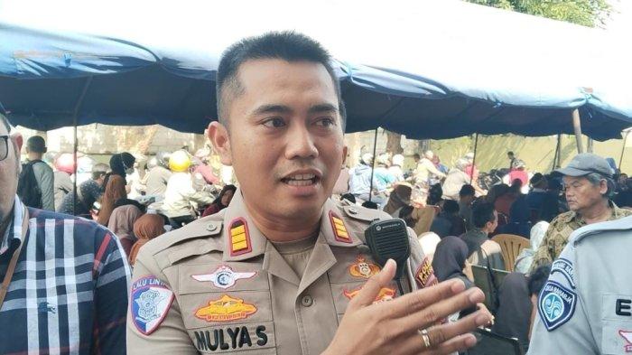 Kasatlantas Polres Cilegon AKP Mulya Sugiharto saat diwawancarai TribunBanten.com di UPT Samsat Kota Cilegon. Jum'at, (11/4/2025).