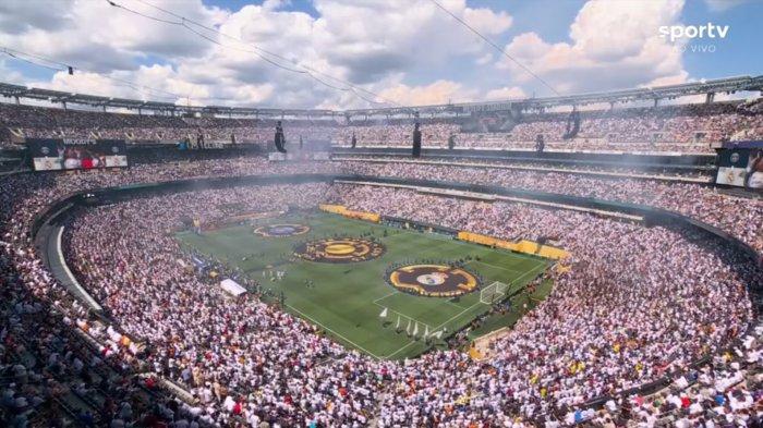 Kick off laga Semifinal Piala Dunia Klub 2025 antara Paris Saint Germain atau PSG vs Real Madrid resmi bergulir, Kamis (10/7/2025). Tampak puluhan ribu penonton memadati Stadion Metlife berkapasitas lebih dari 80 ribu kursi tersebut.