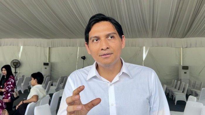 PELANTIKAN KEPALA DAERAH - Bupati Indramayu terpilih 2025-2030, Lucky Hakim saat acara gladi bersih pelantikan kepala daerah terpilih di silang Monas, Jakarta Pusat, Rabu (19/2/2025). Lucky berdoa acara pelantikan berjalan lancar tanpa masalah.