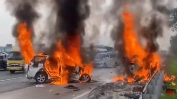 Granmax dan sebuah Daihatsu Terios terbakar hebat dalam kecelakaan maut 3 kendaraan, satu kendaraan lainnya bus Primajasa di Km 58 Jalan Tol Jakarta-Cikampek, Senin (8/4/2024) pagi - Begini kronologi kecelakaan maut di KM 58 Tol Jakarta-Cikampek yang melibatkan tiga kendaraan, diceritakan oleh sopir bus Primajasa. 