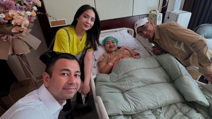 Foto Mpok Alpa usai melahirkan bayi kembarnya yang bernama Raffi Ahmad Darmadina dan Raffa Ahmad Darmadina.