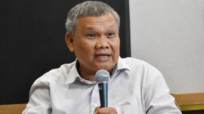 Pakar Komunikolog, Emrus Sihombing, menilai kritik yang dilontarkan Rocky Gerung kepada Presiden Joko Widodo (Jokowi) tidak beradab dan kebablasan