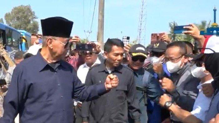 Panji Gumilang Inspeksi Massa Tandingan Halau Pendemo Ponpes Al Zaytun.