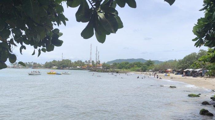 Kawasan wisata pantai Anyer yang ada di Kabupaten Serang, Provinsi Banten.