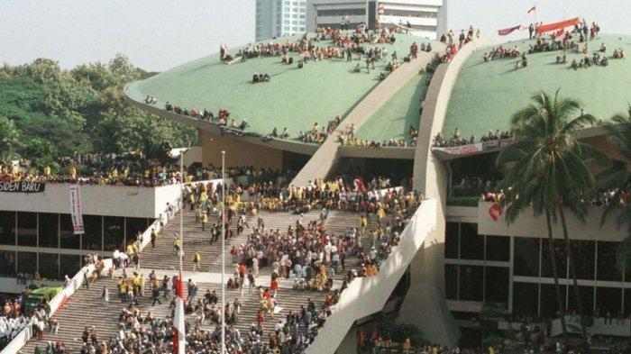 Kumpulan ucapan Hari Peringatan Reformasi 2024 berikut ini mengingatkan masyarakat tentang sejarah masa reformasi.