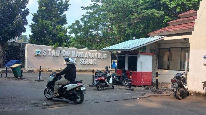 Pintu parkir di Stadion Maulana Yusuf Kota Serang.