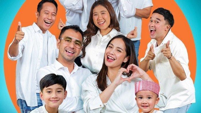 Presenter Raffi Ahmad dan Nagita Slavina hadir di tayangan 'Saurans' NET TV dan tampil bersama Denny Cagur, Kiky Saputri, Anwar BAB, dan ahli kuliner Mbok Wiryo. Saurans tayang setiap pukul 02.00 WIB selama bulan suci Ramadan 2024.