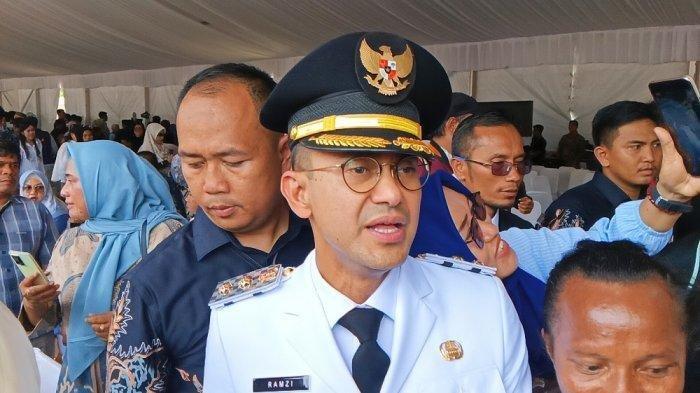 RESMI DILANTIK JADI KEPALA DAERAH - Artis Ramzi usai dilantik jadi Wakil Bupati Cianjur oleh Presiden Prabowo Subianto di Istana Negara, Kamis (20/2/2025).