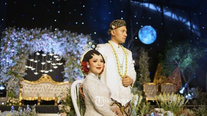 Resepsi pernikahan antara selebgram RK Atok dan selebgram Meylisa Zara berlangsung meriah.