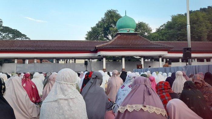 Jemaah memadati Alun-alun Kota Serang untuk menunaikan ibadah Salat Idul Adha pada Kamis (29/6/2023) pagi.